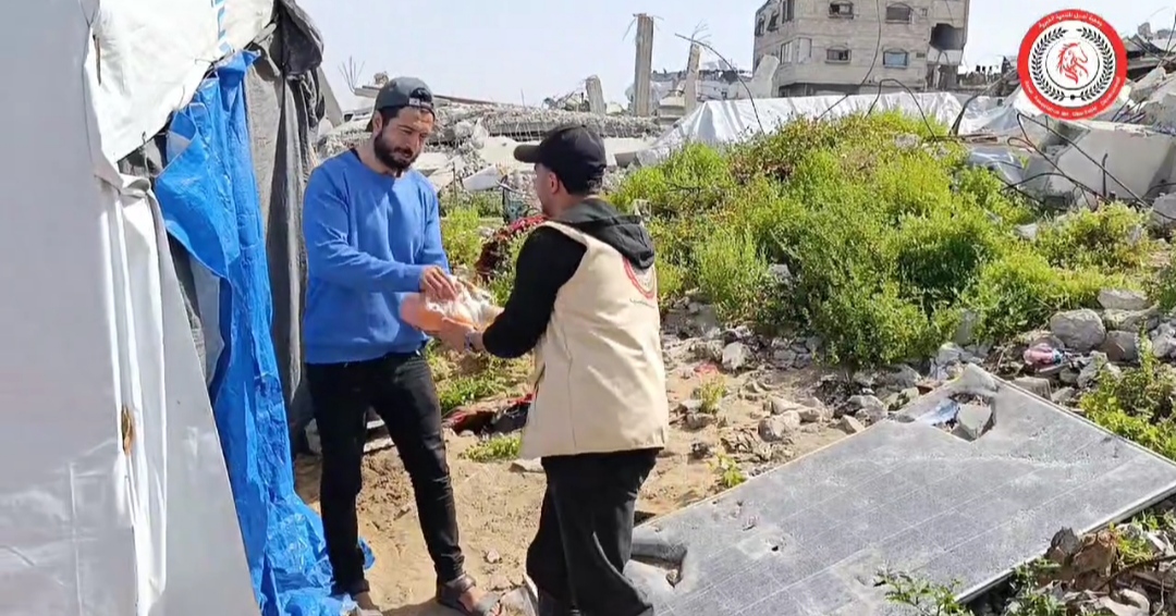 جمعية أصيل للتنمية الخيرية توزّع ثمار البرتقال على النازحين والطلاب في غزة وشمال غزة بدعم من المطبخ العالمي